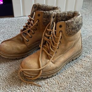 Cliff’s Women’s brown combat boots